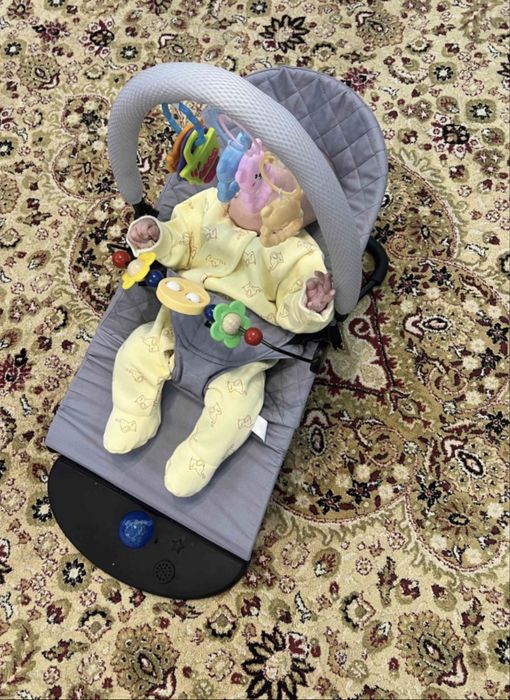 Шезлонг качалка с игрушками