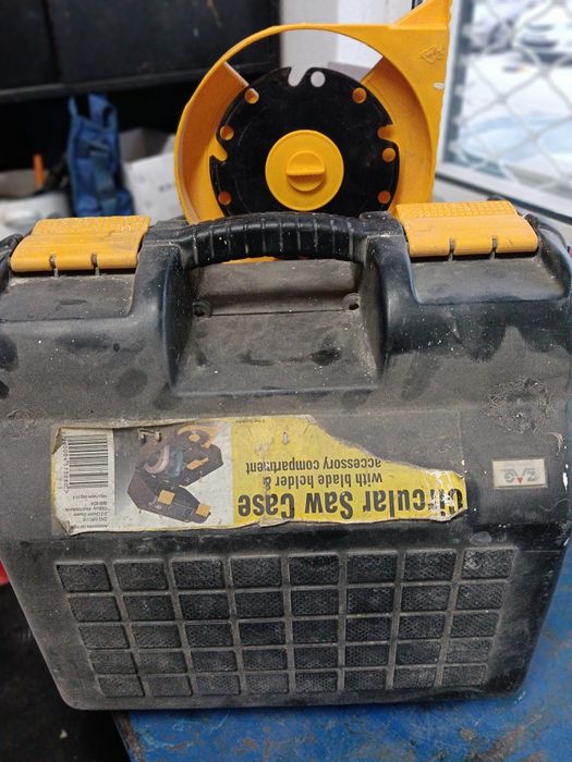 Ръчен циркуляр Bosch PKS 46 и малка пендула