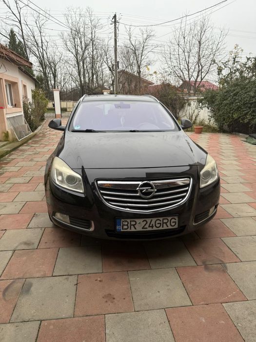 Opel Insignia 2010 2.0 L benzina turbo 4 x 4 xenon  stare foarte buna