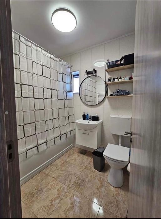Proprietar. Casa de inchiriat, 90mp, 3 camere, 2 bai, loc de parcare, curte