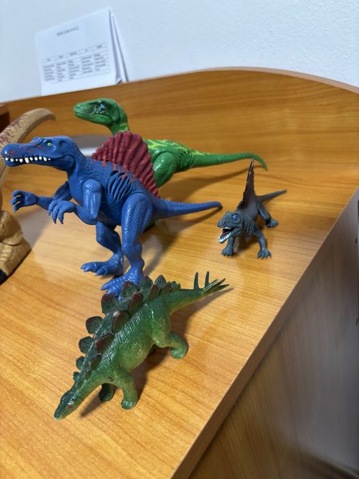 Dinozauri tirex copii