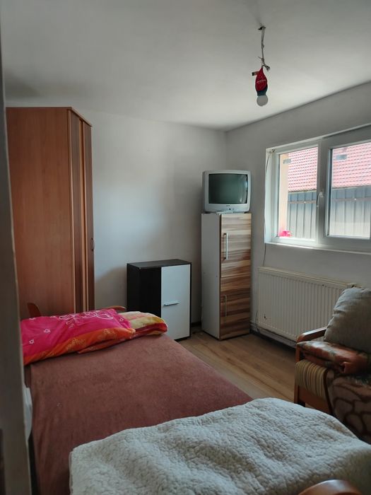 Închiriez casă în comuna Mihai Viteazu lângă orașul Turda judetul Cluj mai multe detalii la numărul de telefon 0748927230