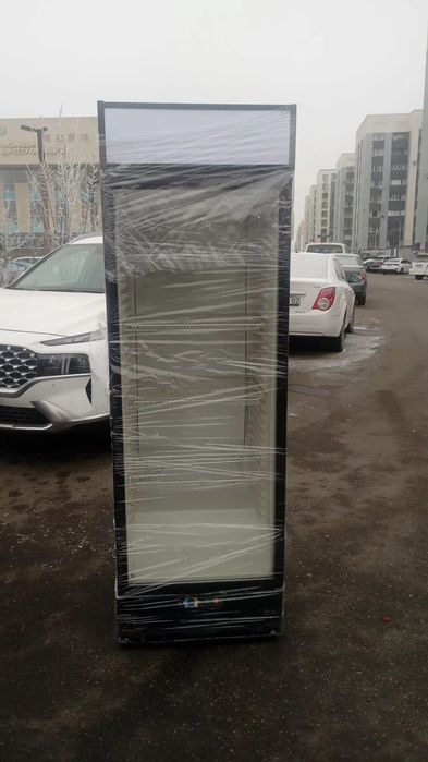Холодильник витринный,