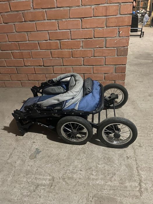 Продам детский столик, мотоцикл и коляску