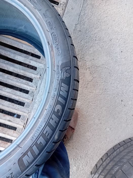 245/40/19;235/50/18