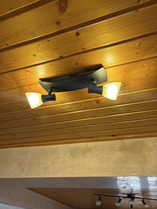 Vand lustre diferite modele , pretul difera intre modele.