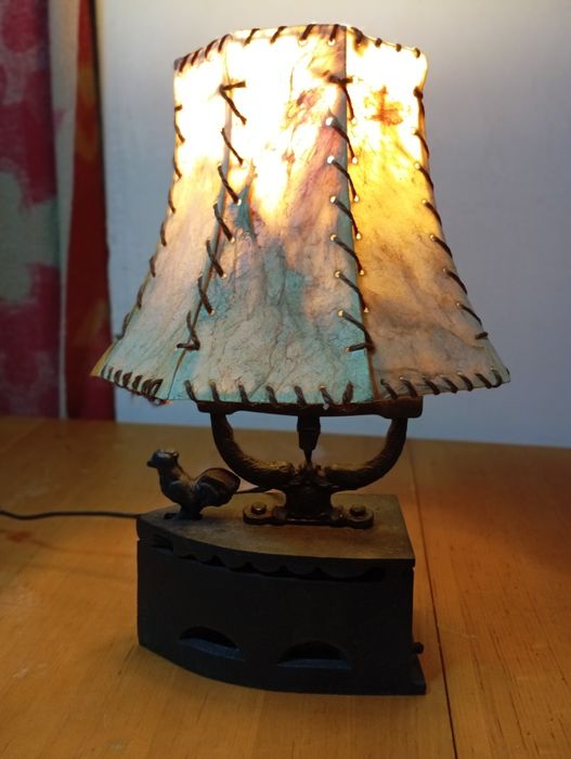 Нощна лампа ютия (ретро)