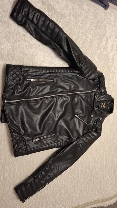 Продам кожаную куртку весенью