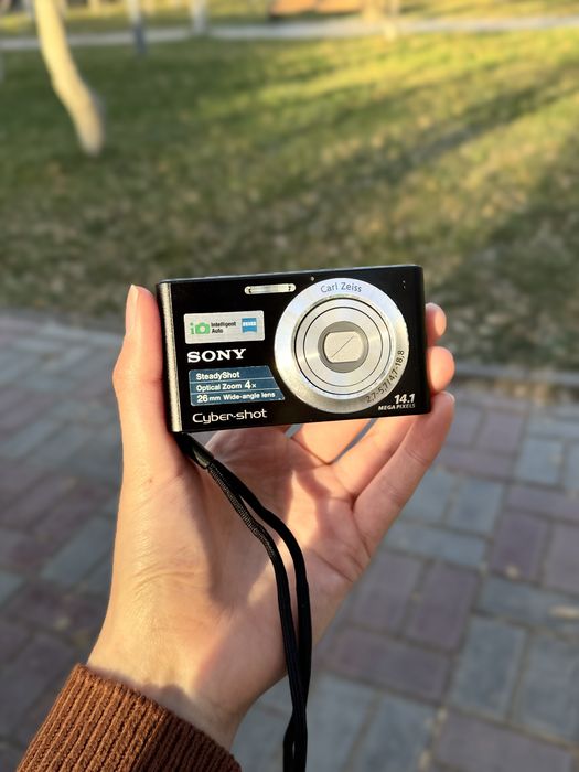 Цифровой фотоаппарат Sony Cyber-shot DSC-W320
