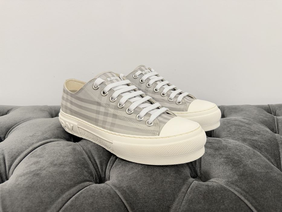 Burberry jack low check trainer grey