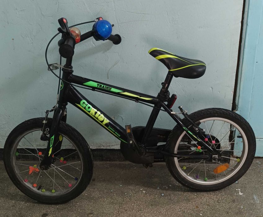 Bicicletă 3-5 ani cu roți ajutătoare