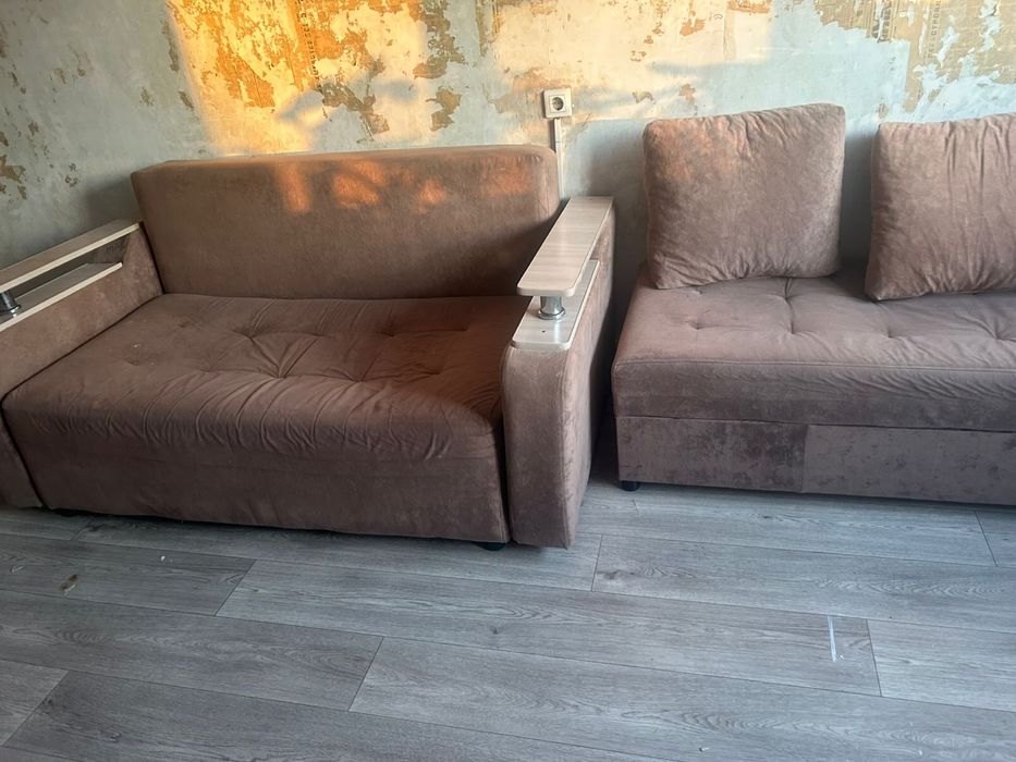 Продам мягкий диван (2 модуля) Самовывоз