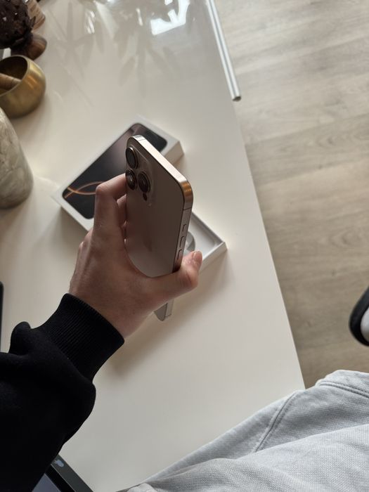 Iphone 16 pro max  desert titanium 256gb