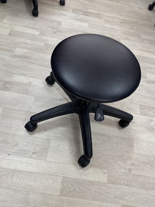 стул на колесиках без спинки (стул мастера)