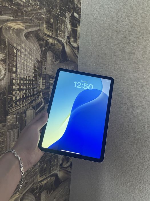 Продам iPad Air 11