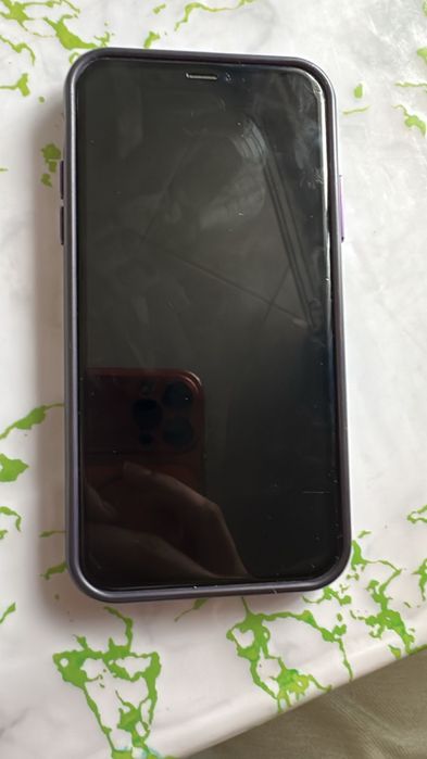 Айфон 11 продам срочно