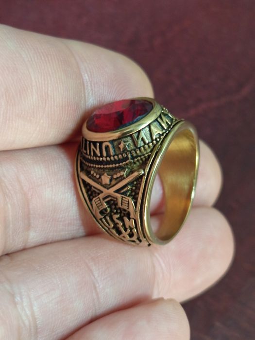 Мъжки пръстен в златист тон