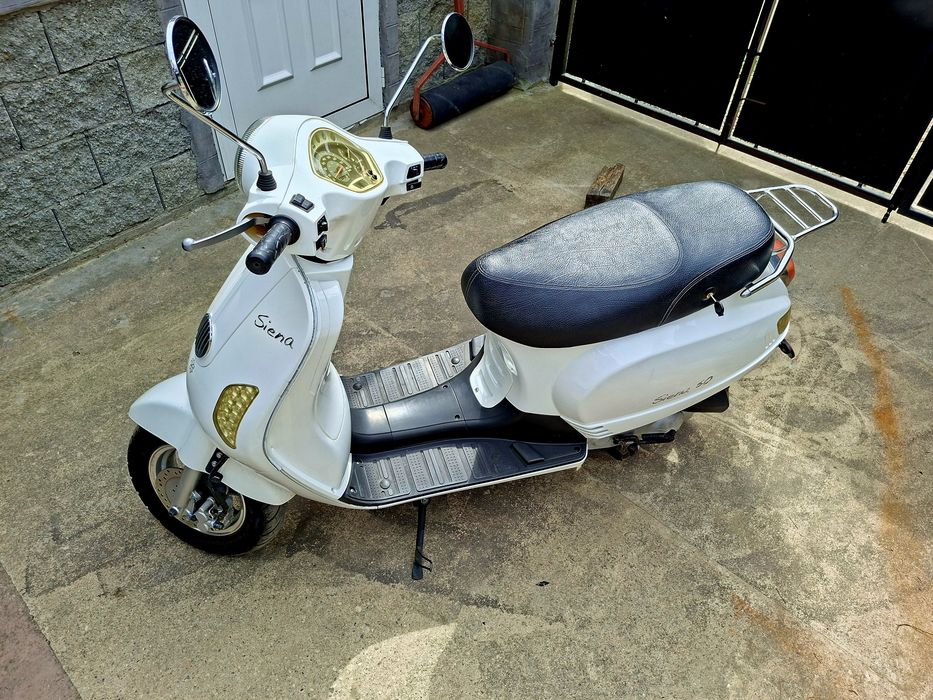 ПРОДАВАМ  -   Vespa SIENA 50
