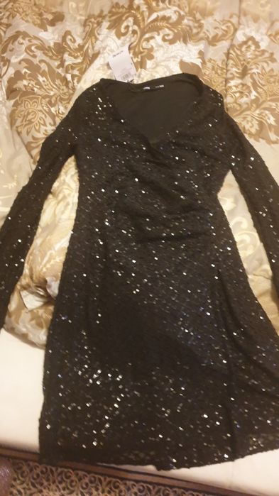 Нови луксозни парти рокли с етикет .