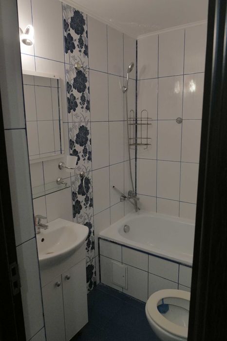 Inchiriez apartament cu 1 camera, hol, bucatarie si o baie situat in apropierea Vivo Mall Baia Mare