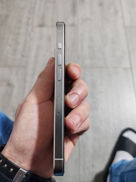 Iphone 15 pro  99% bat