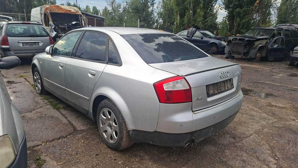Dezmembrez AUDI A4 B6 - 2.0 Benzina Din 2002 - ALT