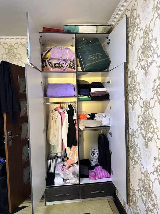 Srochni shkaf sotiladi