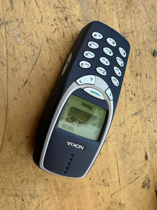 nokia 3310 albastru cu muzica fata spate lateral deosebit de frumos