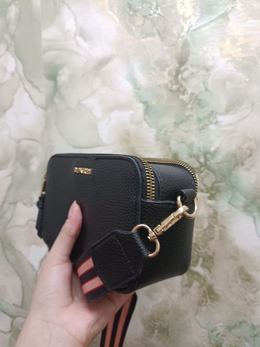 Продаю кожаные сумку