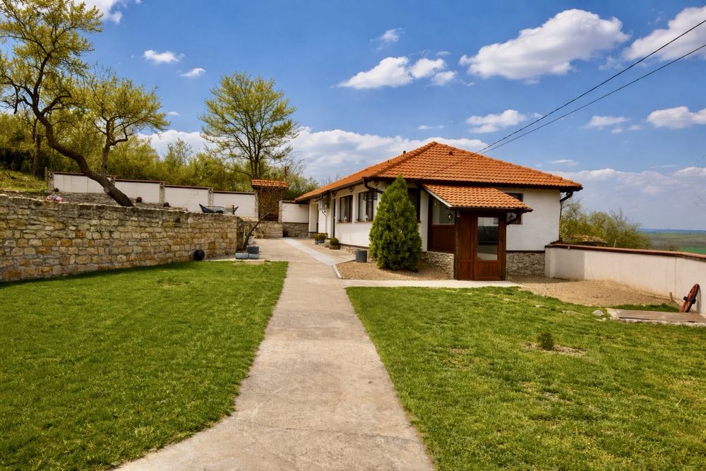 Реновирана къща - гр. Каспичан, кв. Калугерица