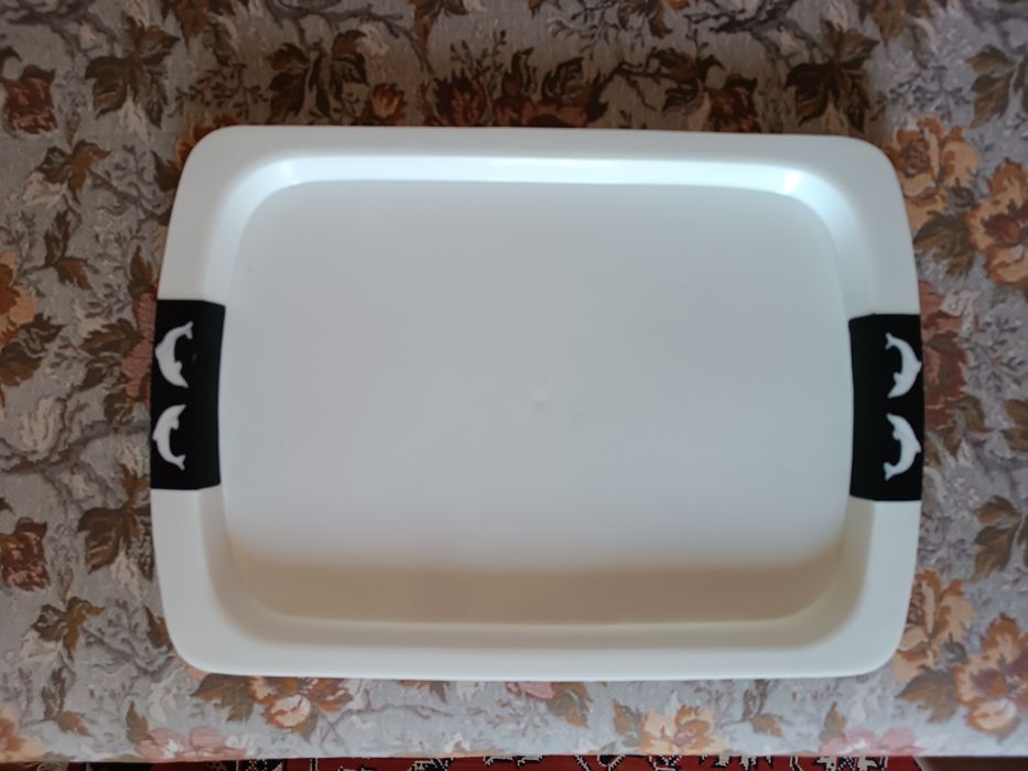 Поднос пластмассовый