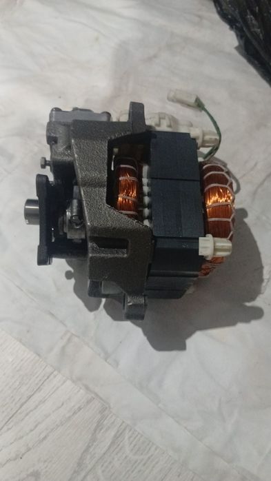 Продам новый моторчик от холодильника