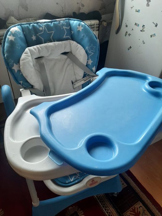 продам столик для кормления