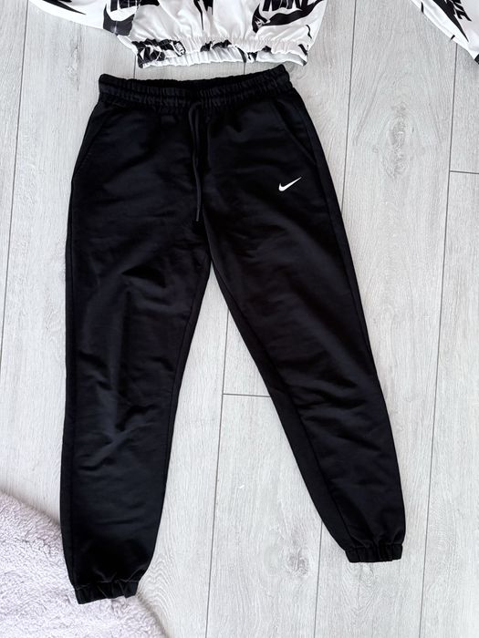 Спортен комолект/ анцунг на Nike