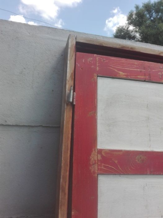 Usi din lemn pentru magazii