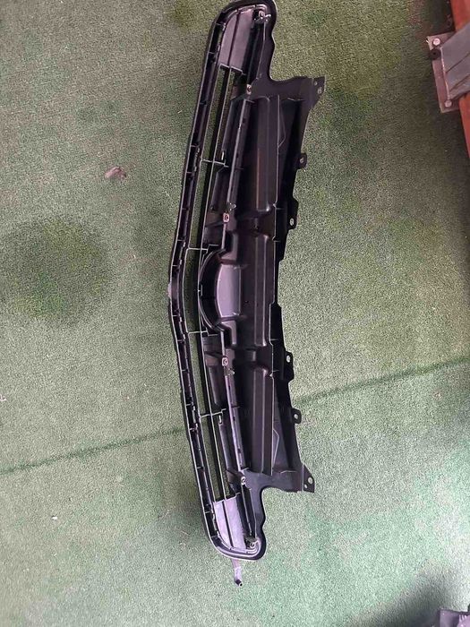 решетка радиаторна Toyota Verso S 2011-2015 г. #042S