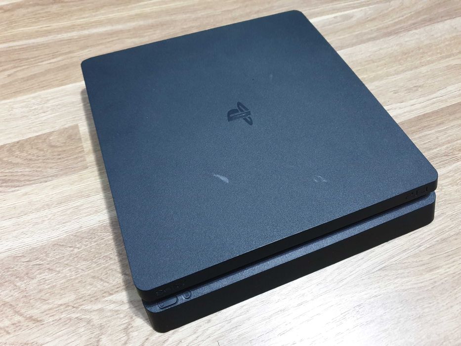 Consolă PS4 Slim 500 GB