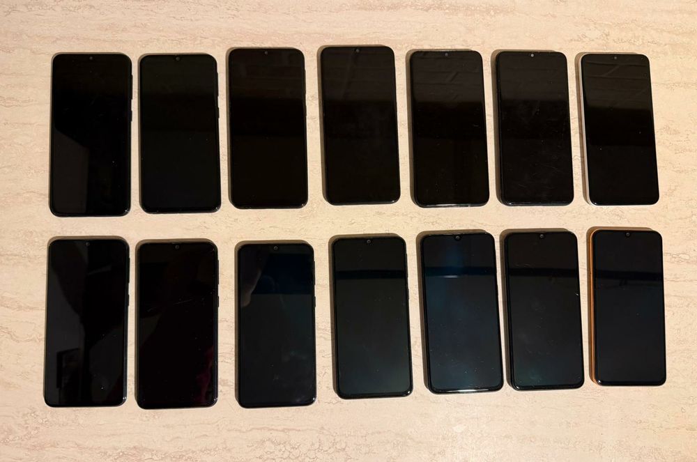 Samsung A20E   si                             Samsung A40