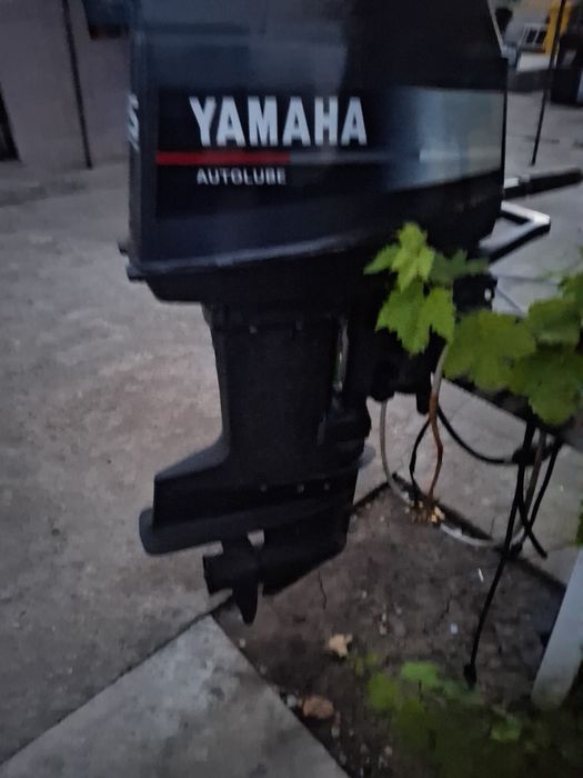 Vand barca  4m reconditionata complet  +mator yamaha 25 hp autolube  reconditionat complet nu necesita nici o investitie