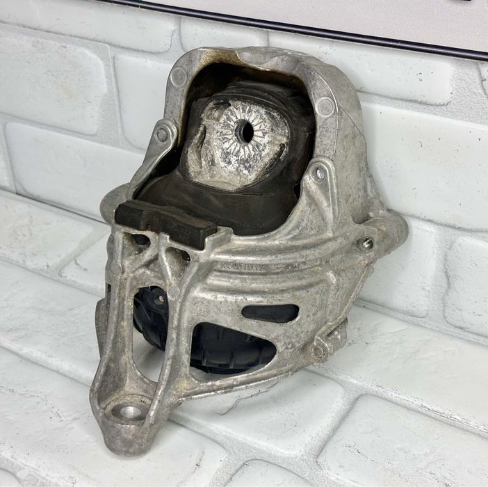 Десен Тампон двигател AUDI A6 A7 A8 Q7 3.0 Бензин 4M0199372FE