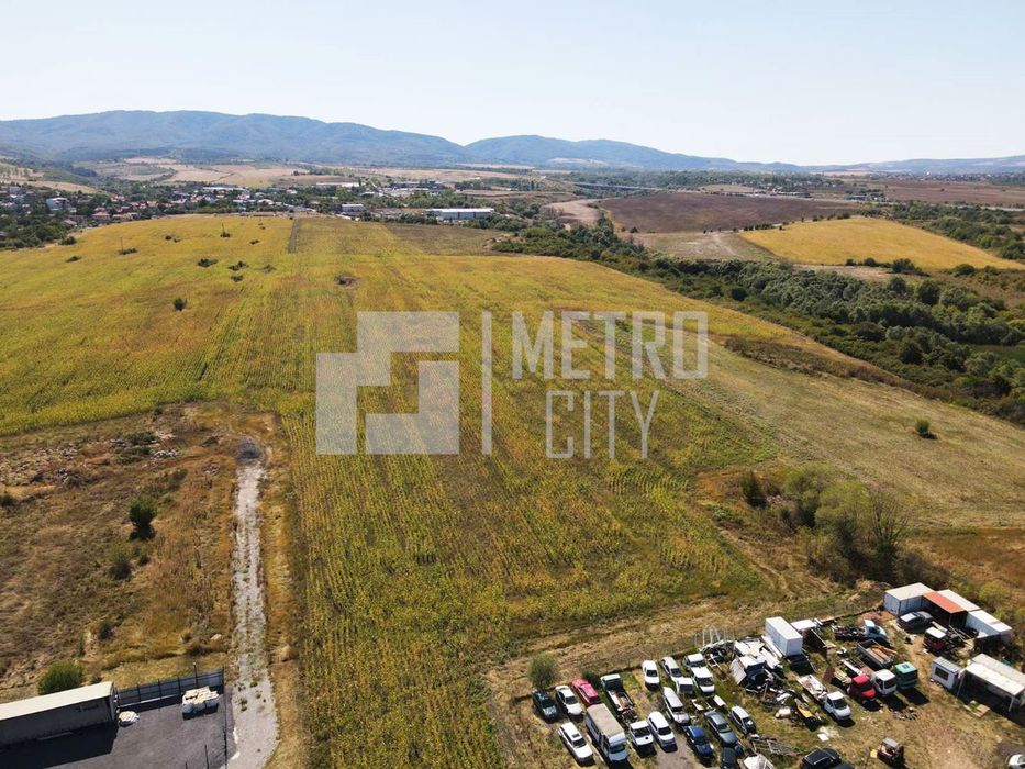 Продава се Парцел в София, Суходол - 13050 кв.м за 56 €/кв.м - Снимка #4