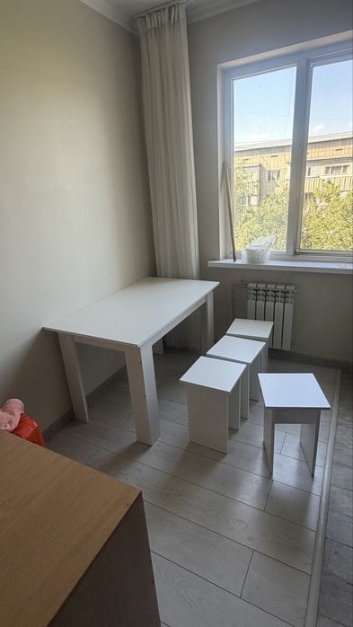 Стол стулья куханные табуретки