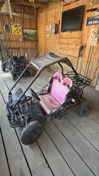 UTV с багажник и покрив