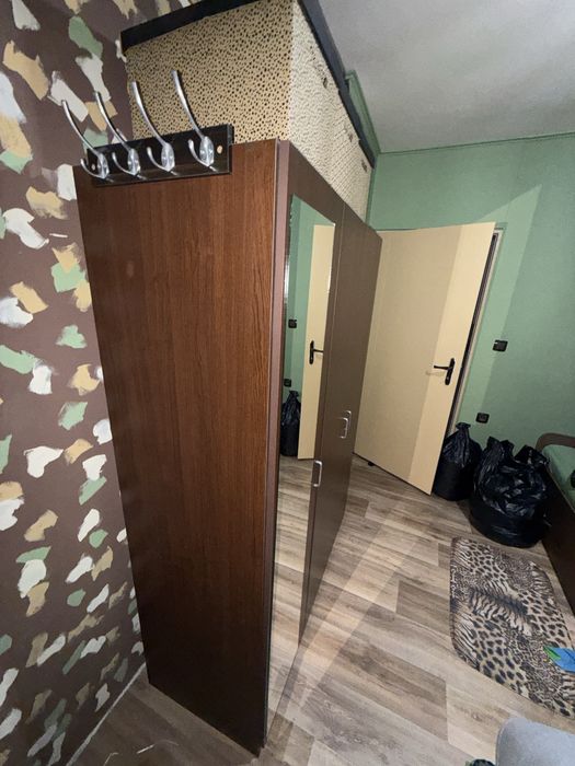 Скрин и гардероб в отлично състояние