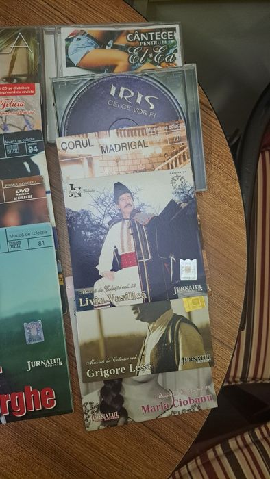 Vînd lot de 24 Cd-uri originale