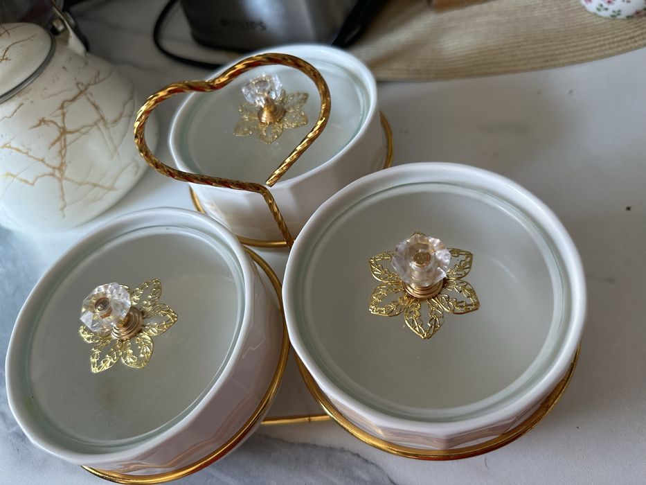 Менажница красивая