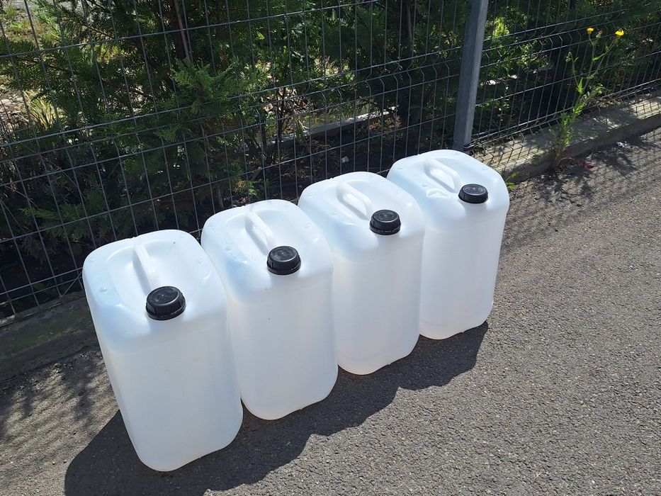 Vând canistre 25l