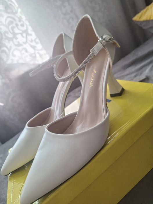 Туфли белые женские