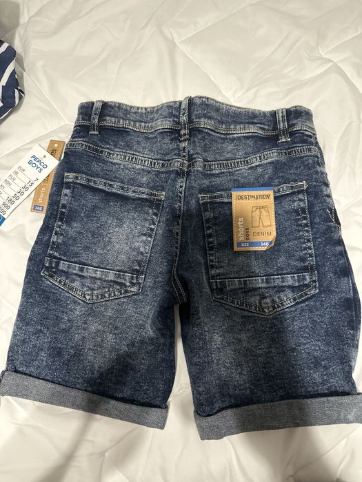 Pantaloni scurti pt baieti, marimea 146 cm noi cu eticheta
