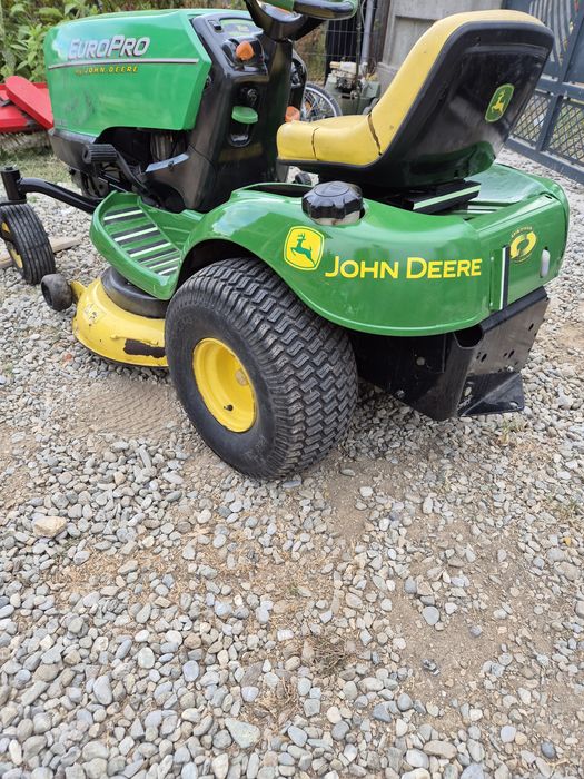 Tractoras de gazon John Deere in 2 pistoane 16cp